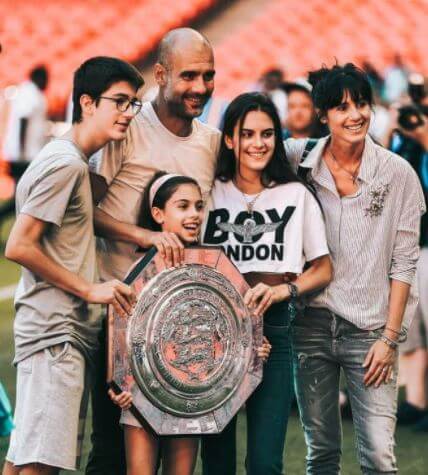 Cristina Serra with her family.